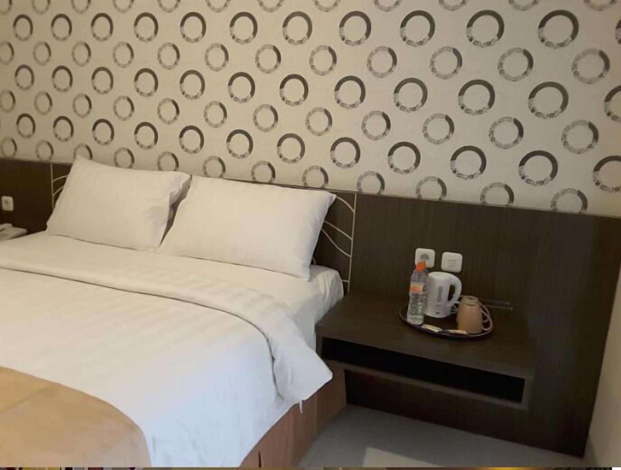 Nutana Hotel Mataram Buitenkant foto