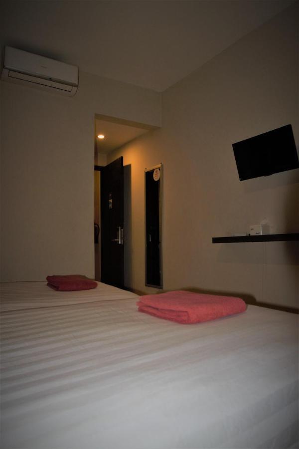 Nutana Hotel Mataram Buitenkant foto