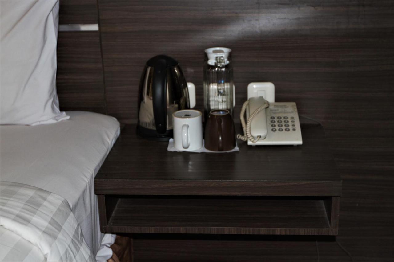 Nutana Hotel Mataram Buitenkant foto