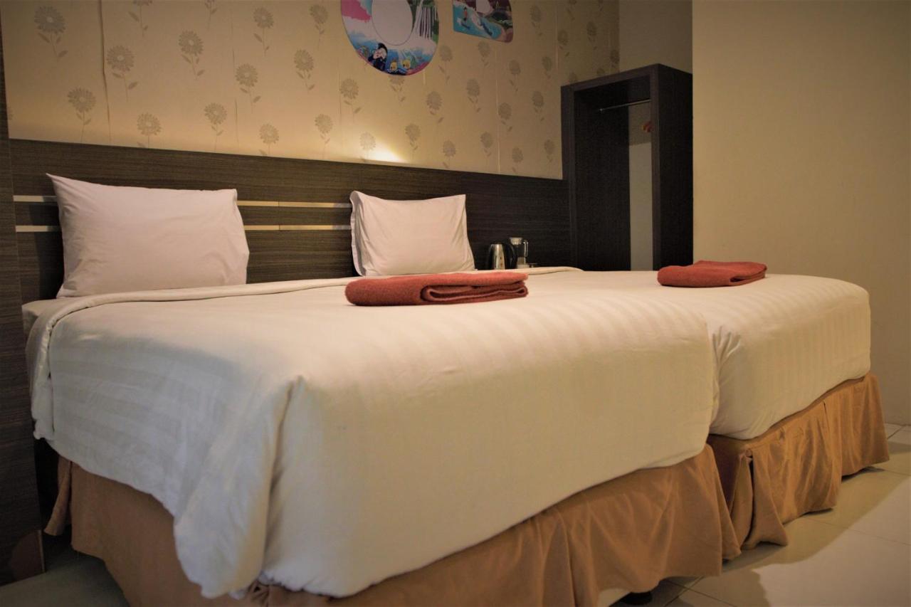 Nutana Hotel Mataram Buitenkant foto