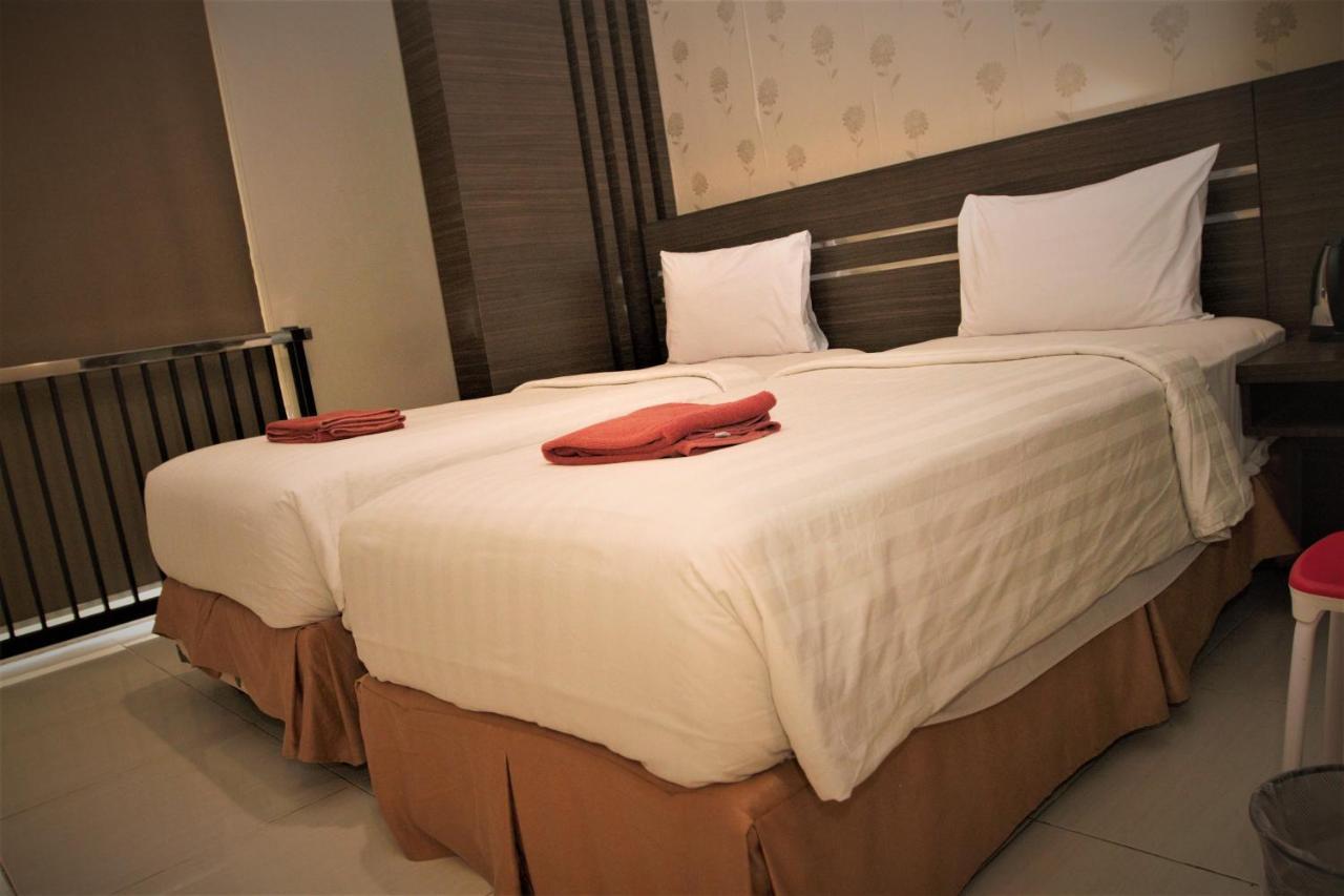 Nutana Hotel Mataram Buitenkant foto