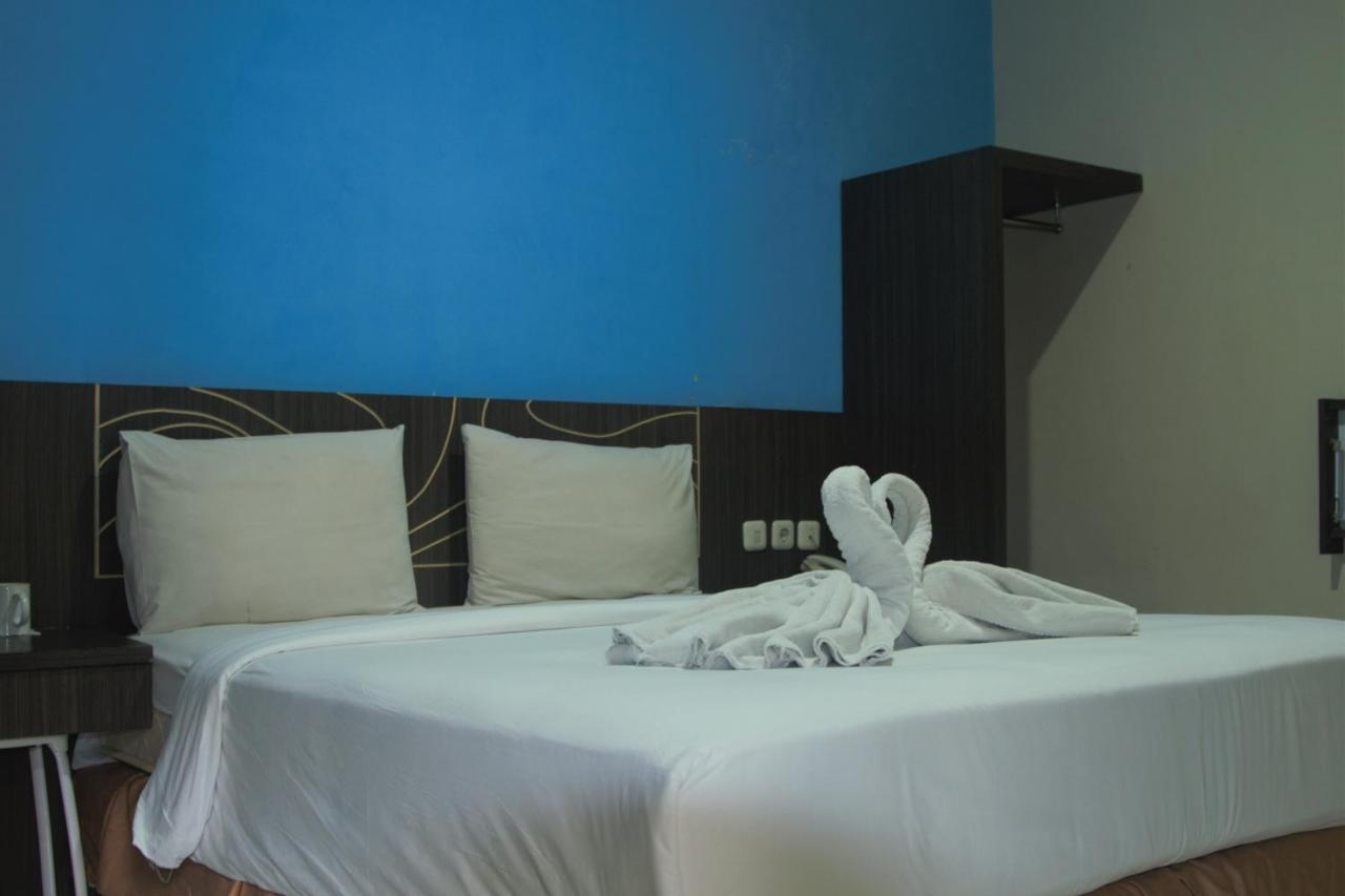 Nutana Hotel Mataram Buitenkant foto