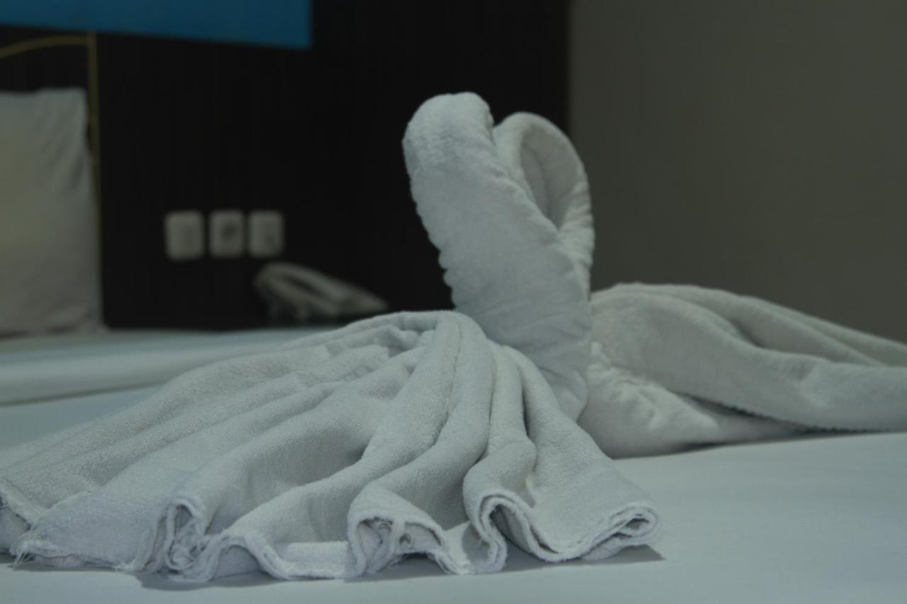 Nutana Hotel Mataram Buitenkant foto