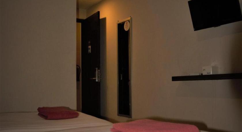 Nutana Hotel Mataram Buitenkant foto