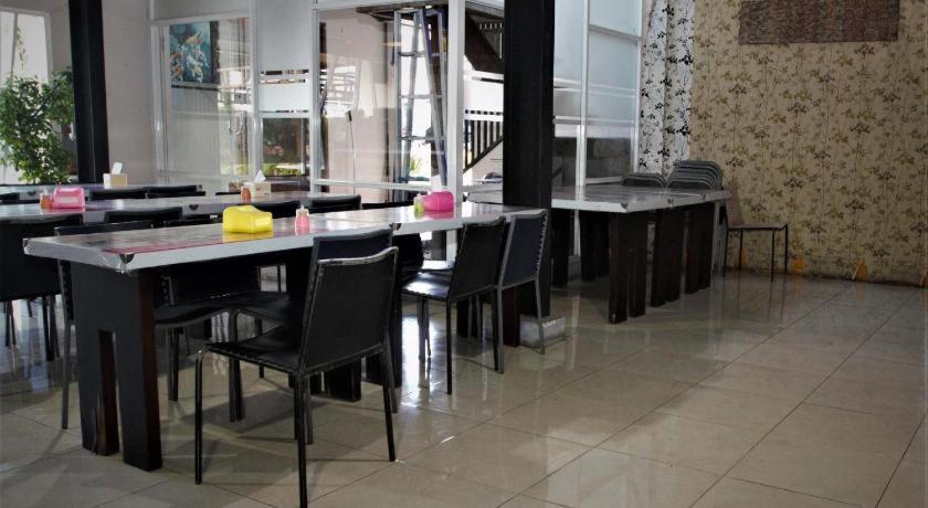 Nutana Hotel Mataram Buitenkant foto