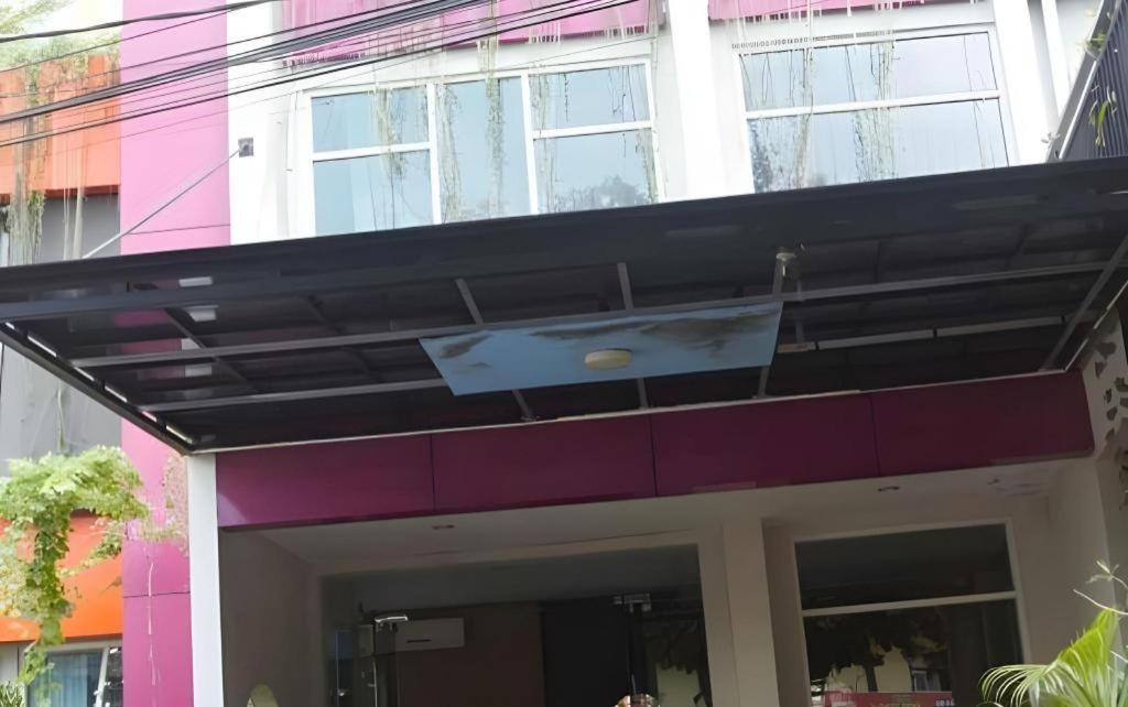 Nutana Hotel Mataram Buitenkant foto