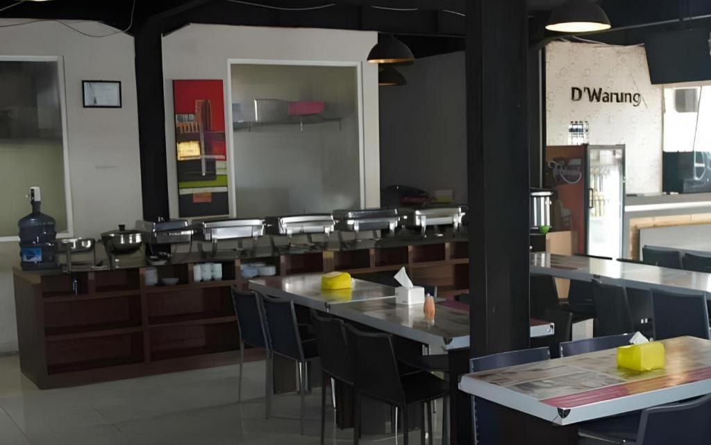 Nutana Hotel Mataram Buitenkant foto