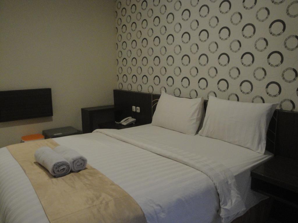 Nutana Hotel Mataram Buitenkant foto